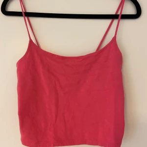 Rosa linne - Säljer ett sött rosa linne med smala axelband 🌷 