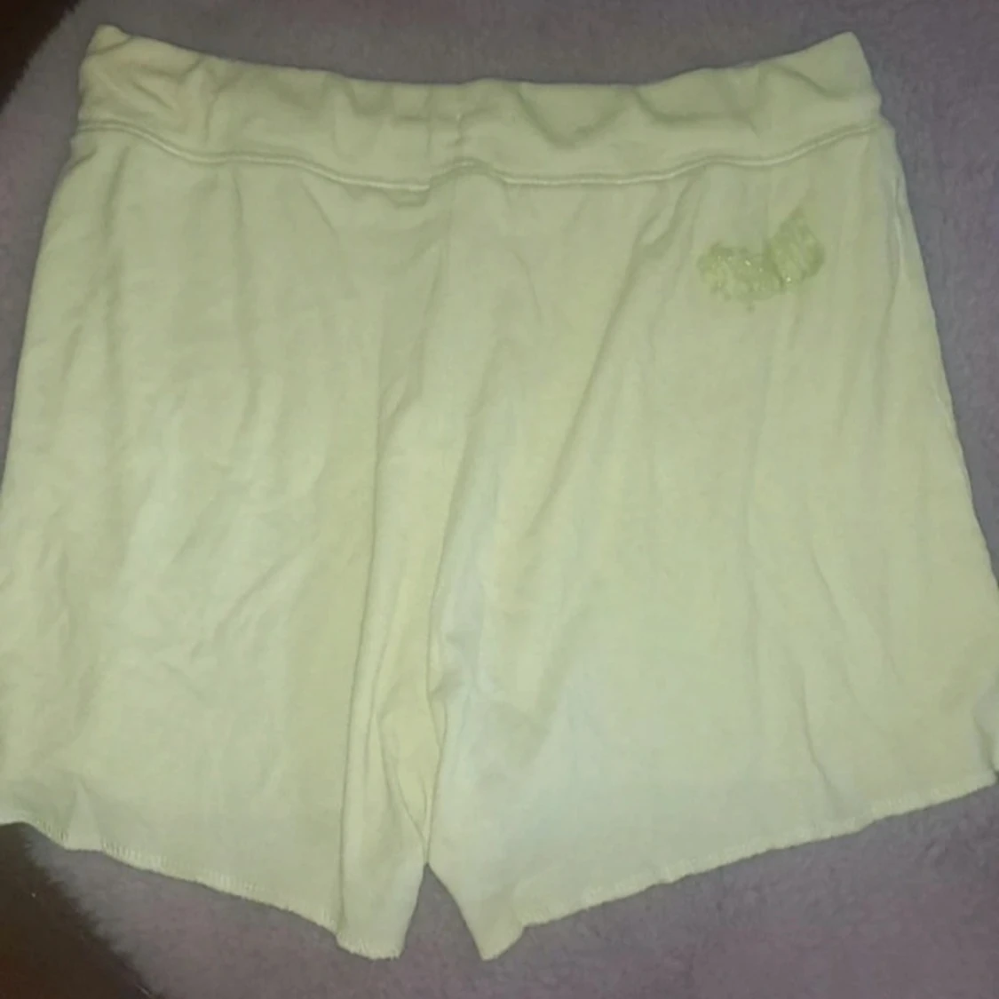 Gula shorts med snörning - 1