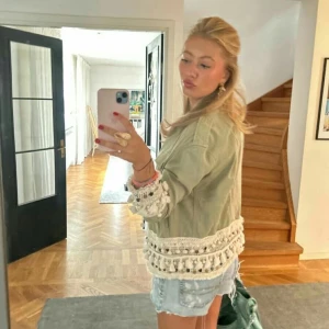 Populär zara jacka! - Har bud på 450🥰Säljs inte längre, svår att få tag på. Nyskick!!