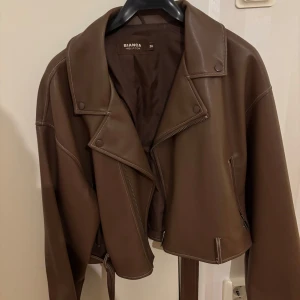Brun skinnjacka från Bianca - Brun skinnjacka från gammal Bianca ingrosso kollektion.