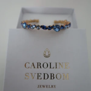 Caroline Svedbom, armband - Oanvänd, utan prislapp.  Antonia bangle, ordinarie pris: 1495kr