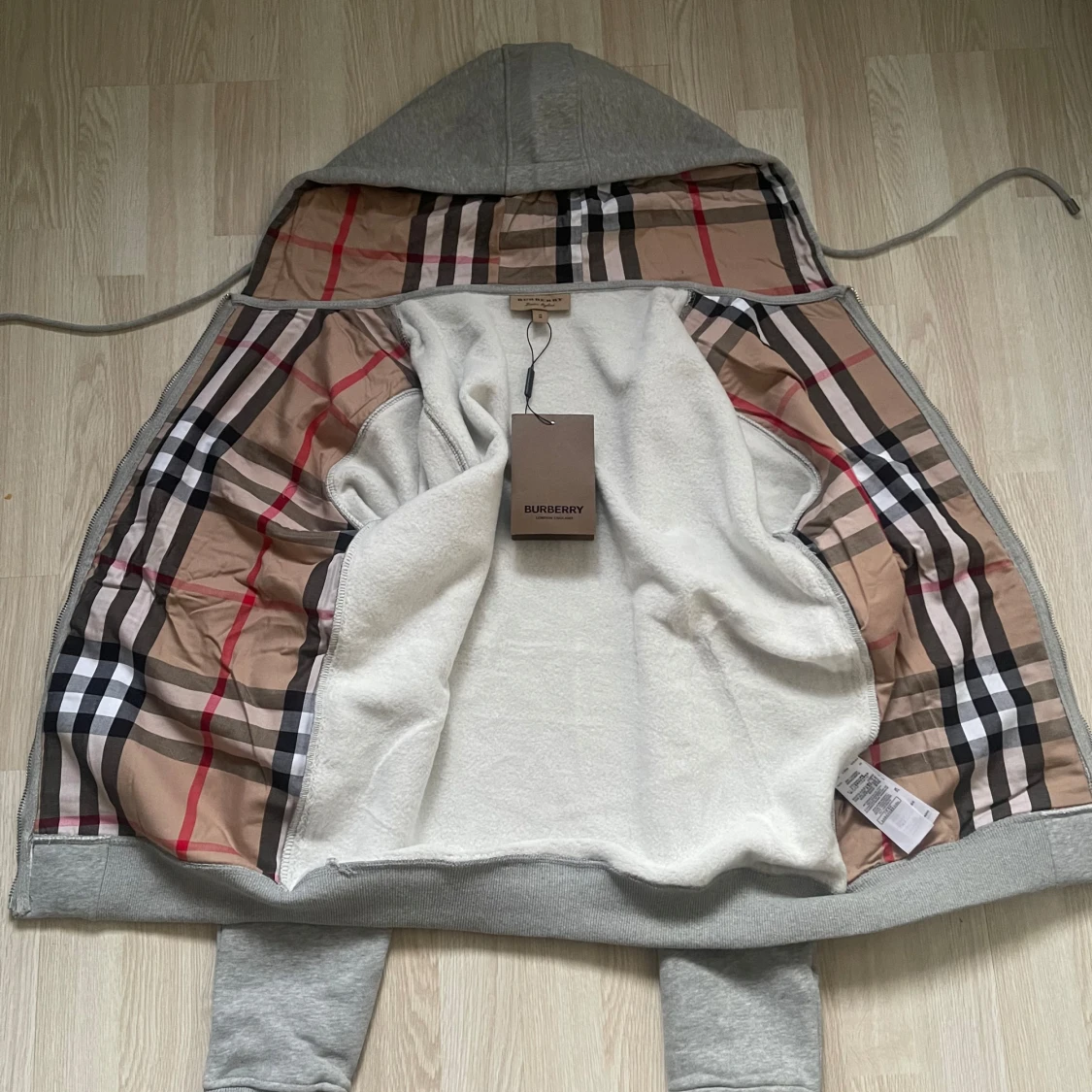 Grå burbbery zip - 1