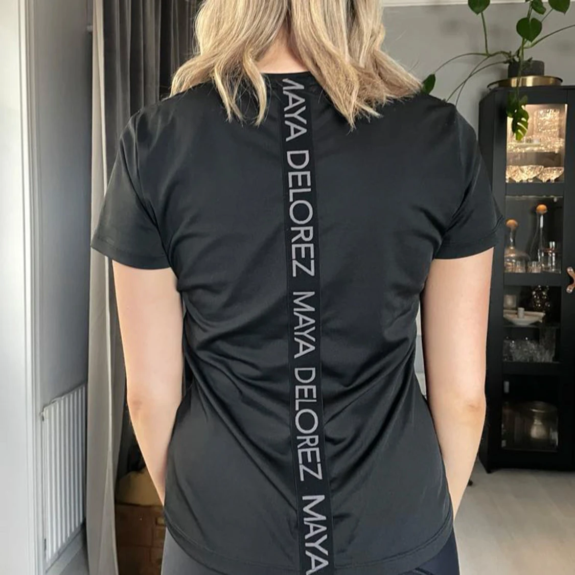 Svart t-shirt från Maya Delorez - 2