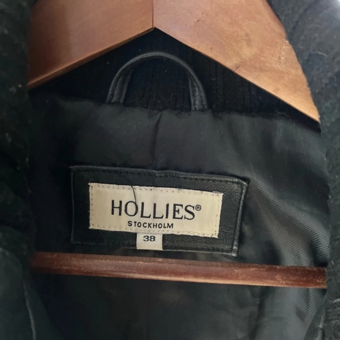 Svart skinnjacka från Hollies - 1