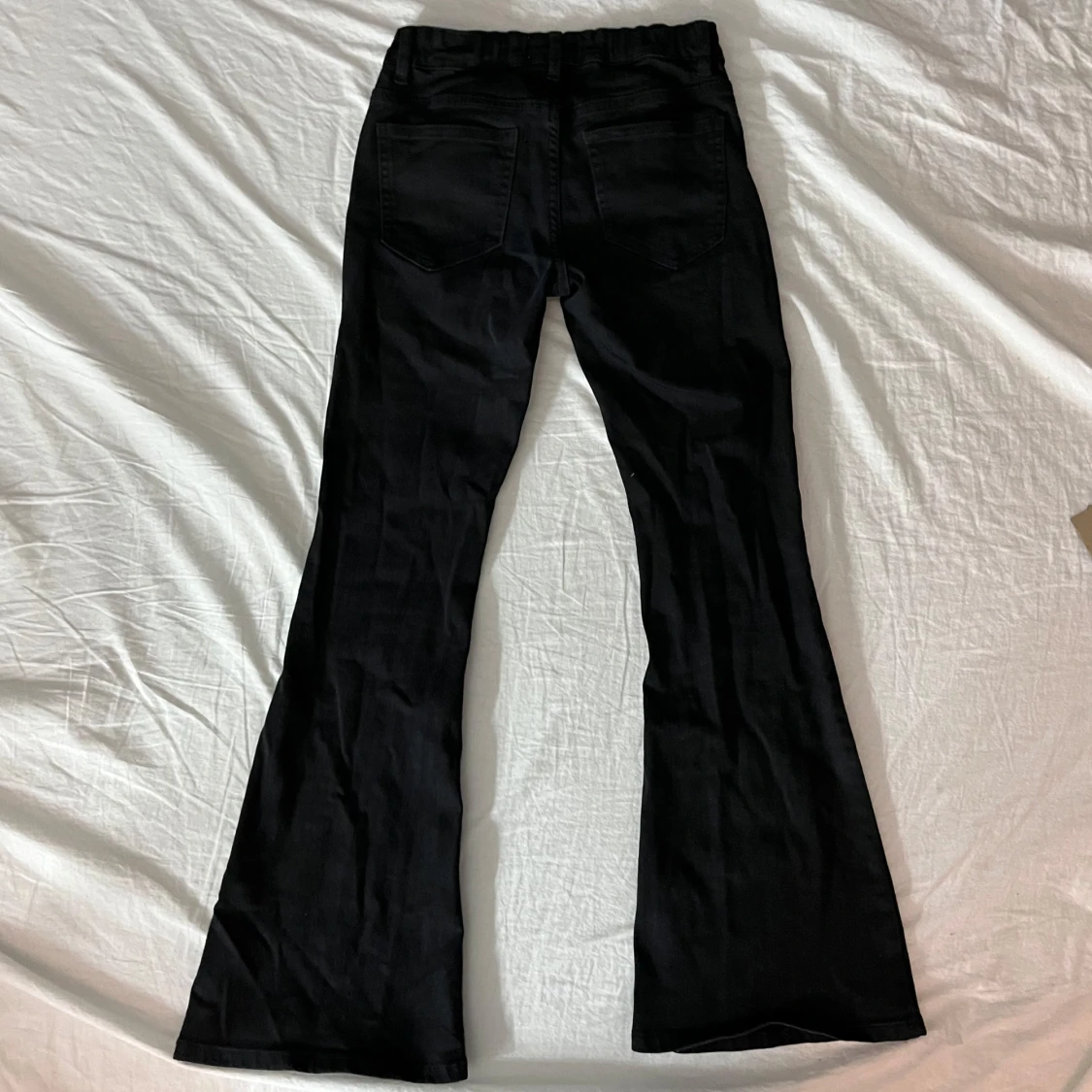 Svarta bootcut jeans från Lindex - 2