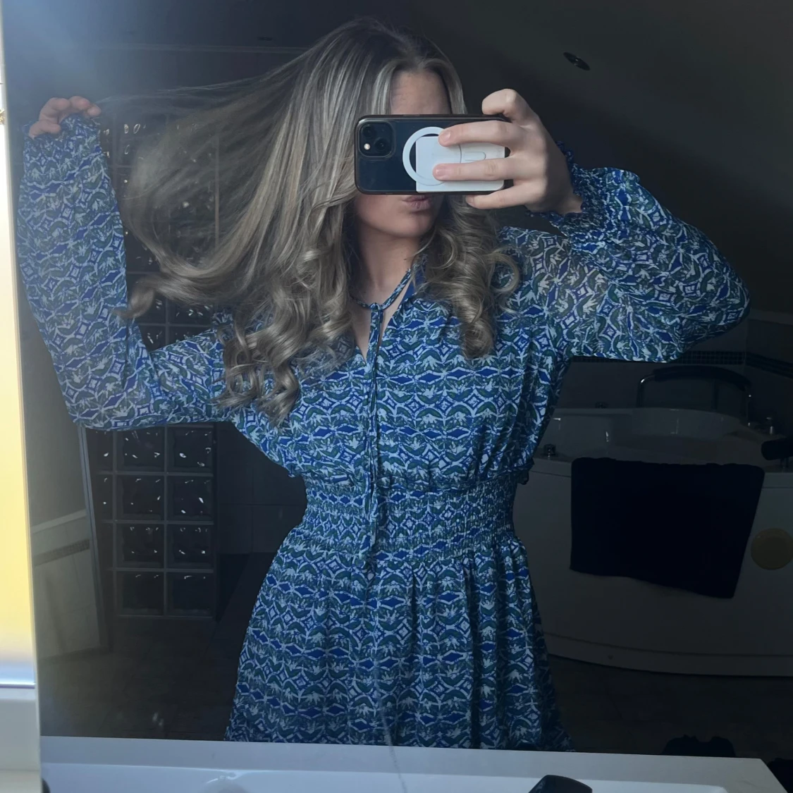 Blå mönstrad klänning - 2