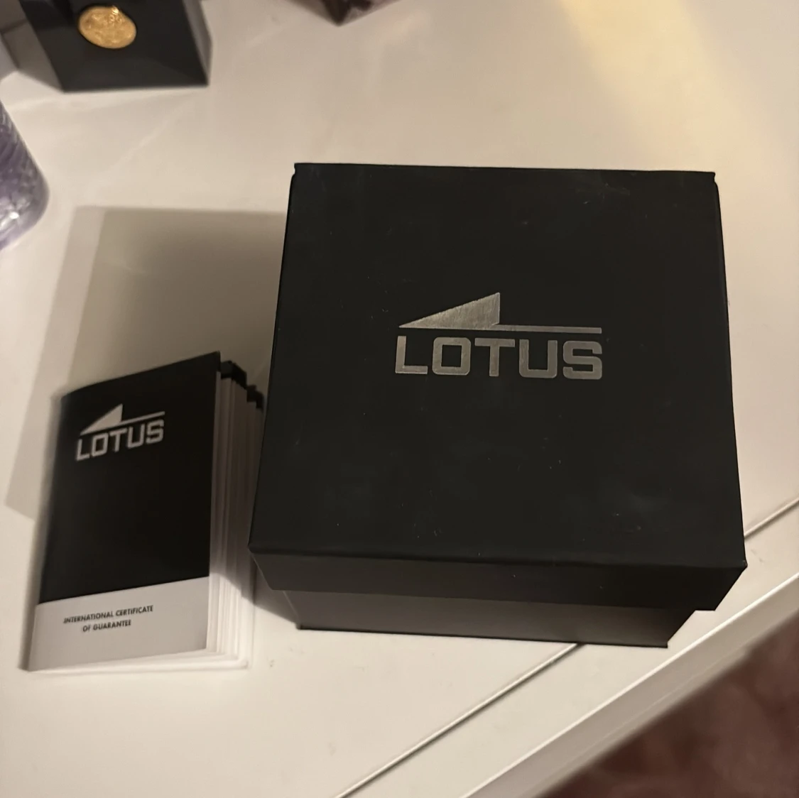 Silverfärgad klocka från Lotus - 3