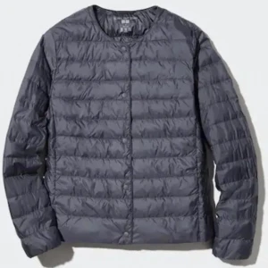 Blå/grå dunjacka - Säljer den här jätte fina jackan från uniqlo som är perfekt till sommaren. I storlek S. Nypris är 799kr och är knappt använda🥰