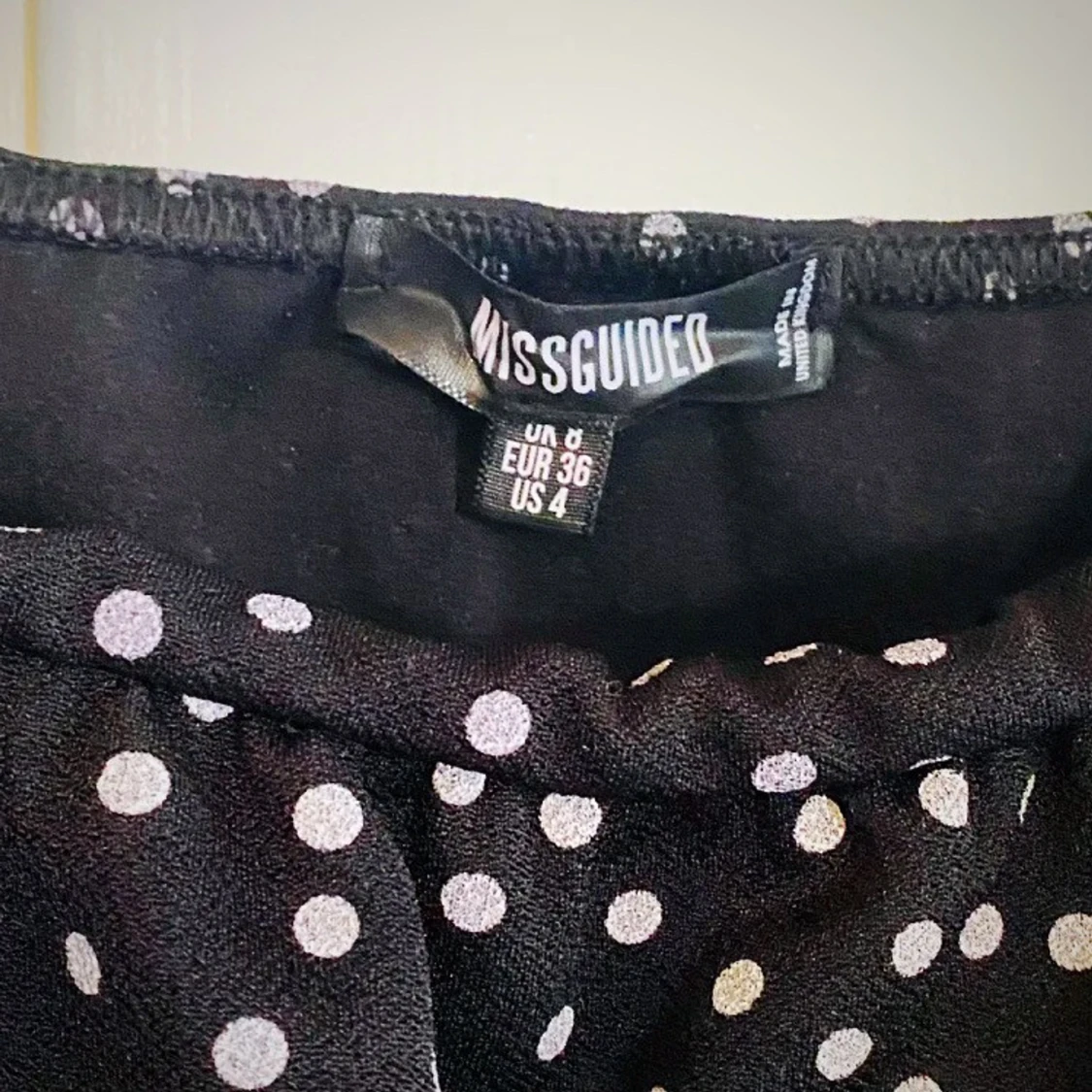Svart prickig klänning från Missguided - 3