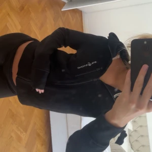 Sail racing sip up - Säljer denna jättesöta sail racing tröjan i nyskick, köpt för 1500❤️ passar xs/s ge prisförslag