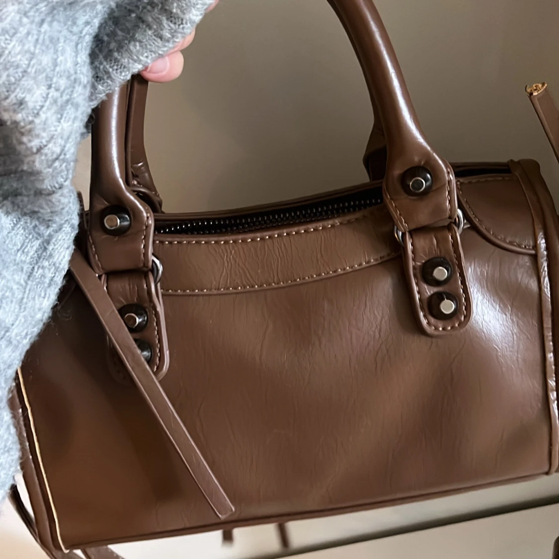 Brun axelväska med dragkedja - 2