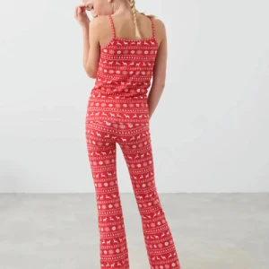 Gina tricot pyjamas  - Säljer denna snygga jul pyjamas. HELA settet 💕 aldrig använda så nyskick. Storleken är 170 💋💕sista bilderna är mina