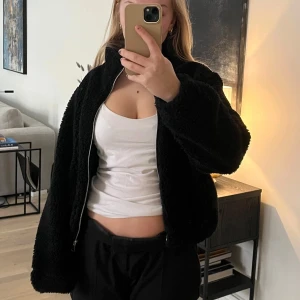 Teddy jacka - Så mysig croppad teddyjacka!