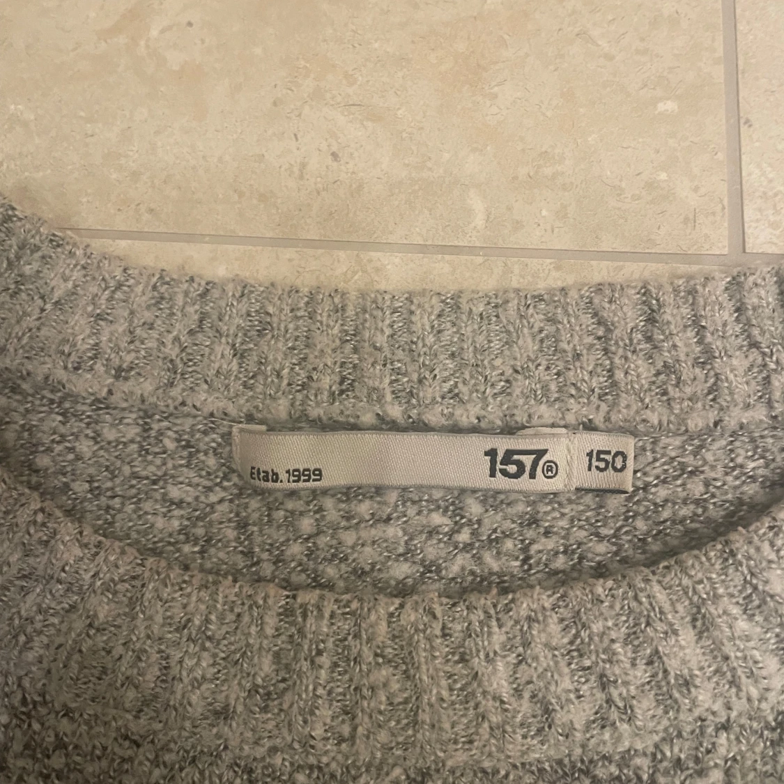 Grå stickad tröja  - 2