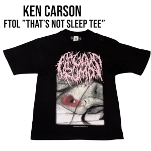 KEN CARSON FTOL ”THAT’S NOT SLEEP” TEE - Ken Carson FTOL ”That’s Not Sleep” Tee sparsamt använd och säljes pga byte av stil.