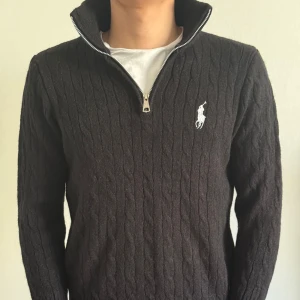  Ralph Lauren tröja - Helt nya oanvända 10/10. Passar mellan 172-178cm. Storlek S-M passar båda. Pris kan diskuteras.