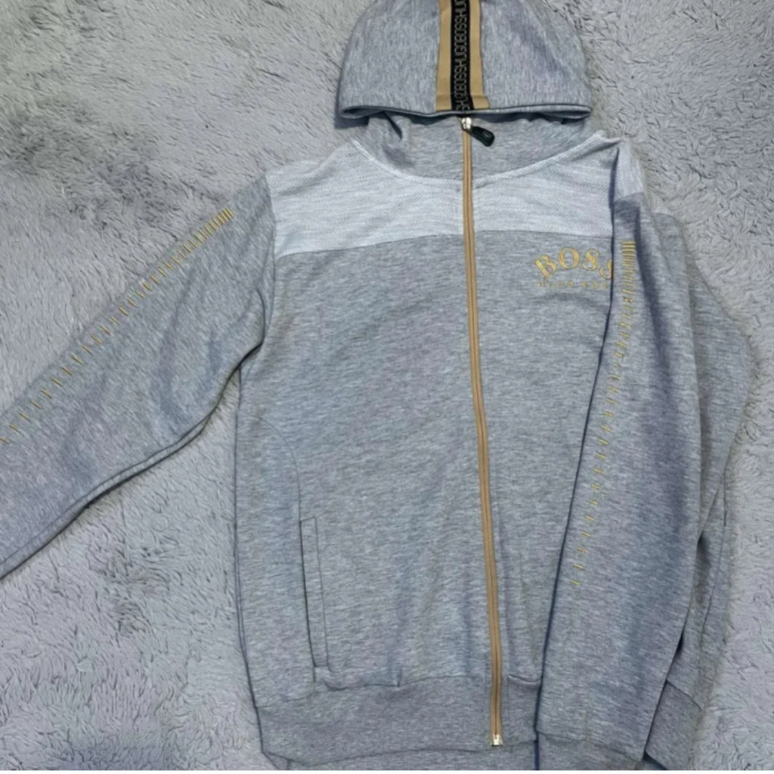 Grå hoodie från Hugo Boss - 2