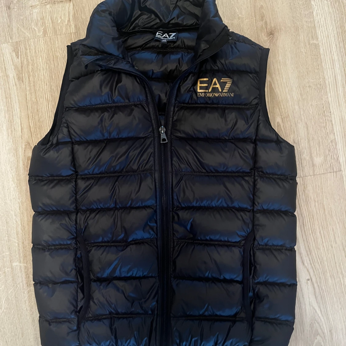 Svart dunväst från EA7 Emporio Armani - 1