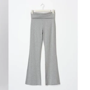 Yoga pants  - Säljer mina yoga pants från Gina Tricot, köpta för 400 och jag säljer för 145, inga defekter och använda få gånger, storlek S, skriv vid frågor 💗