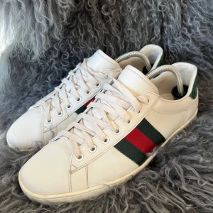 Gucci ace  - Nästan helt nya! Dunderbra skick! Skriv för mer bilder eller frågor. Givetvis äkta