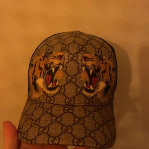 Mönstrad keps från Gucci - Äkta Gucci keps som jag inte använder längre.
