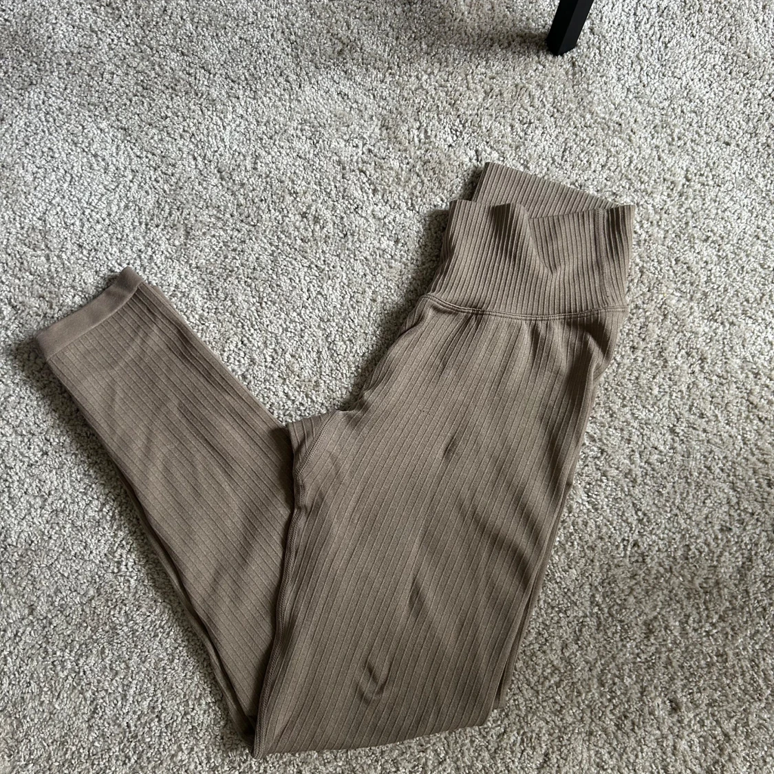 Beige ribbade leggings från Aim'n