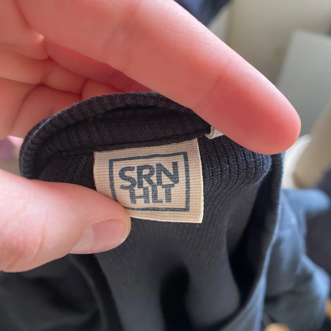 Svart ribbad tröja från SRNLT - 2