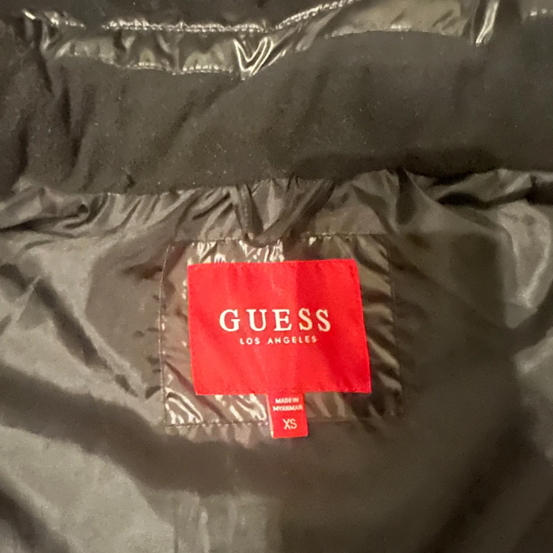 Svart dunväst från Guess - 3