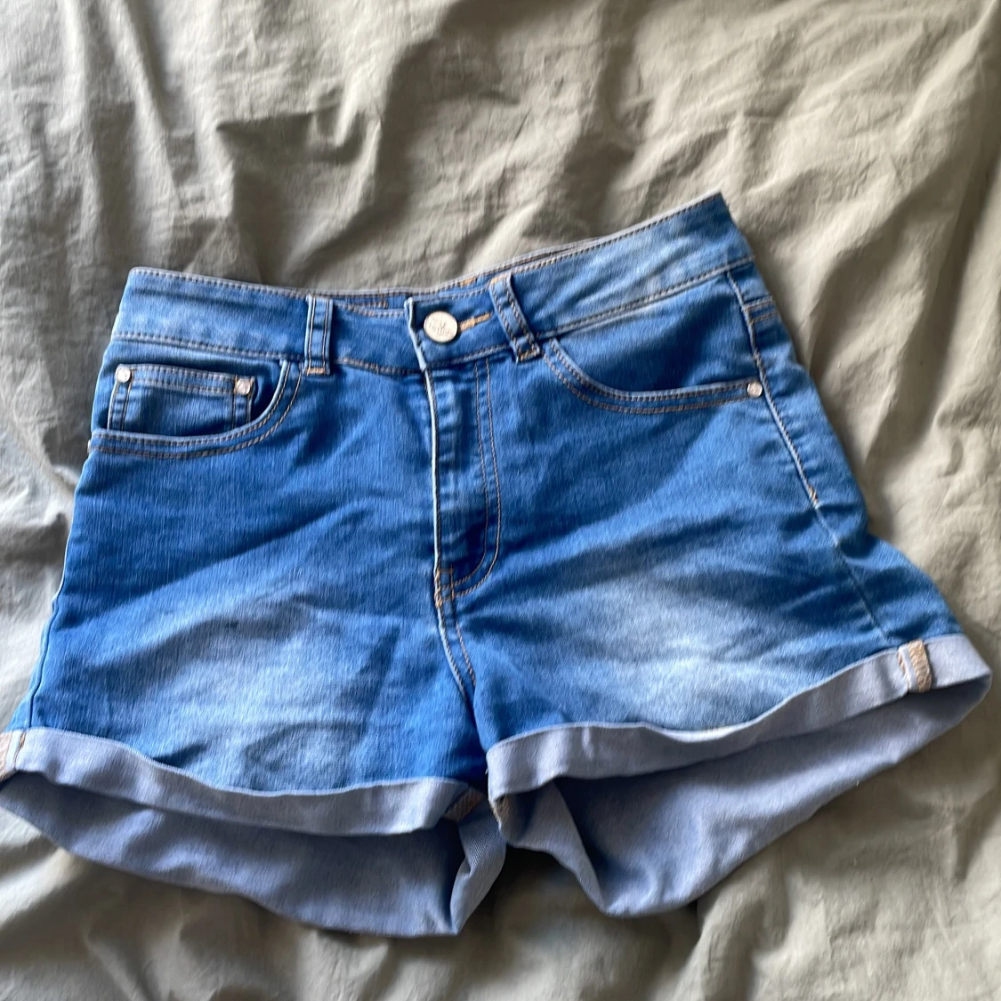 Blå jeansshorts från Noisy May