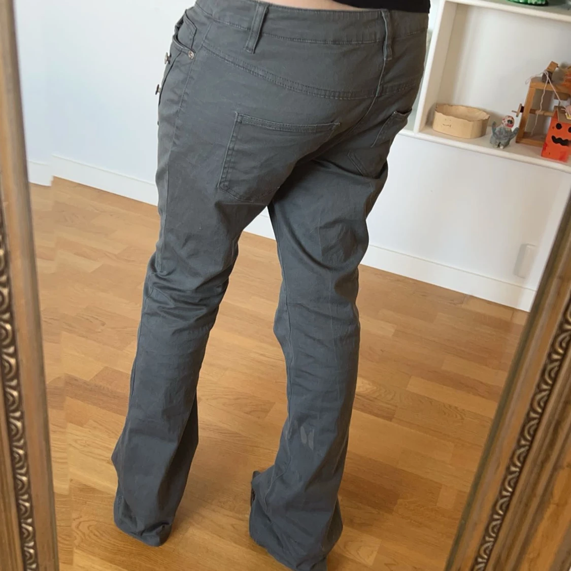 Bootcutjeans med knappar - 2