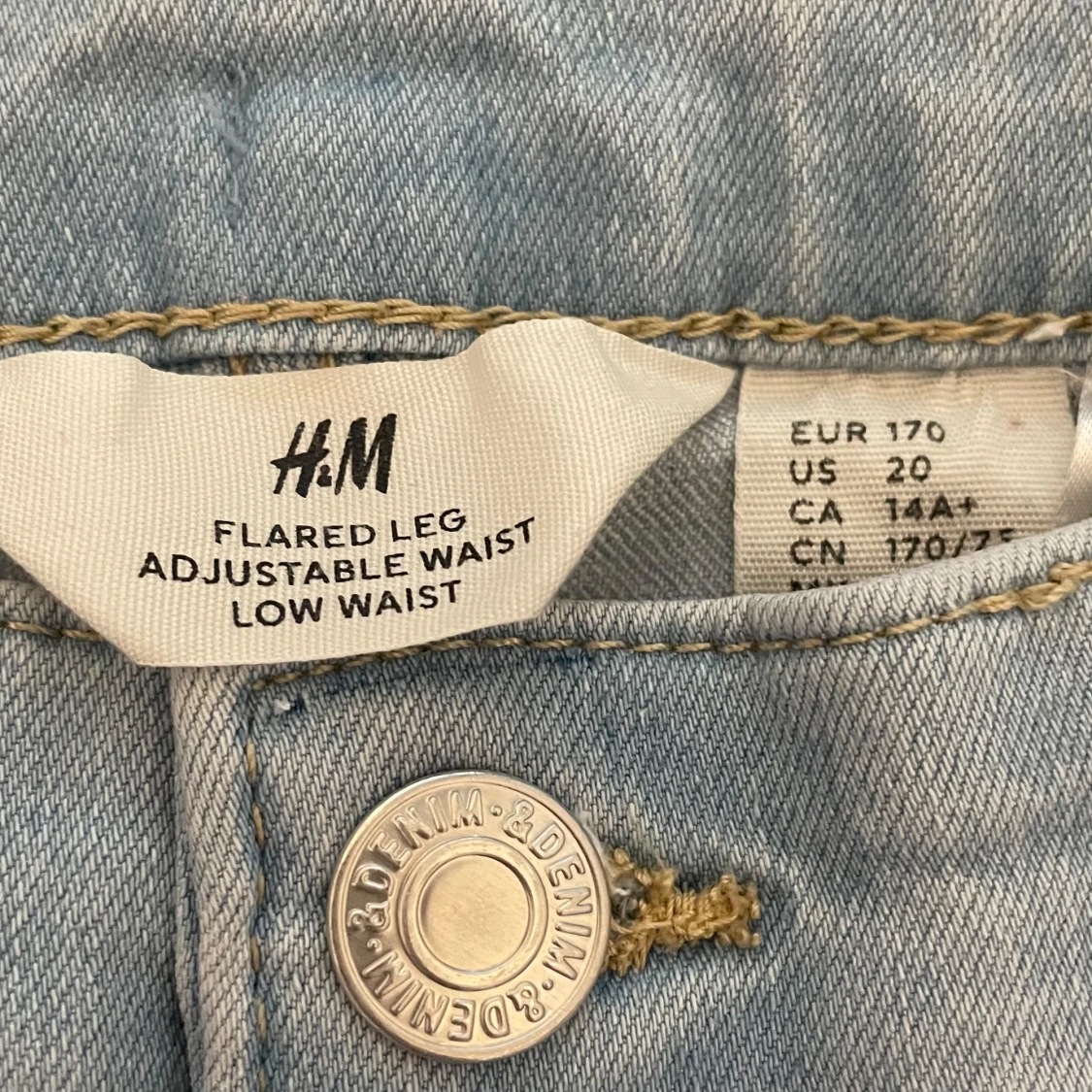 Ljusblå bootcut jeans  - 2