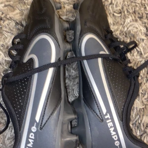 Nike tiempo fotbollsskor  - Nike tiempo med storleken 40,5 pris kan diskuteras ☺️