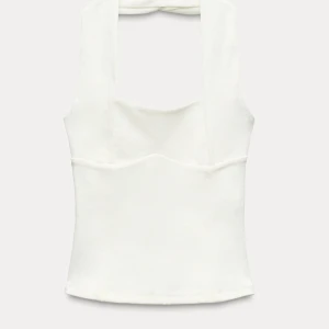 Halterneck topp från Zara💕 Helt ny! - Snygg halterneck topp som är helt oanvänd med lappen kvar! 💕❤️