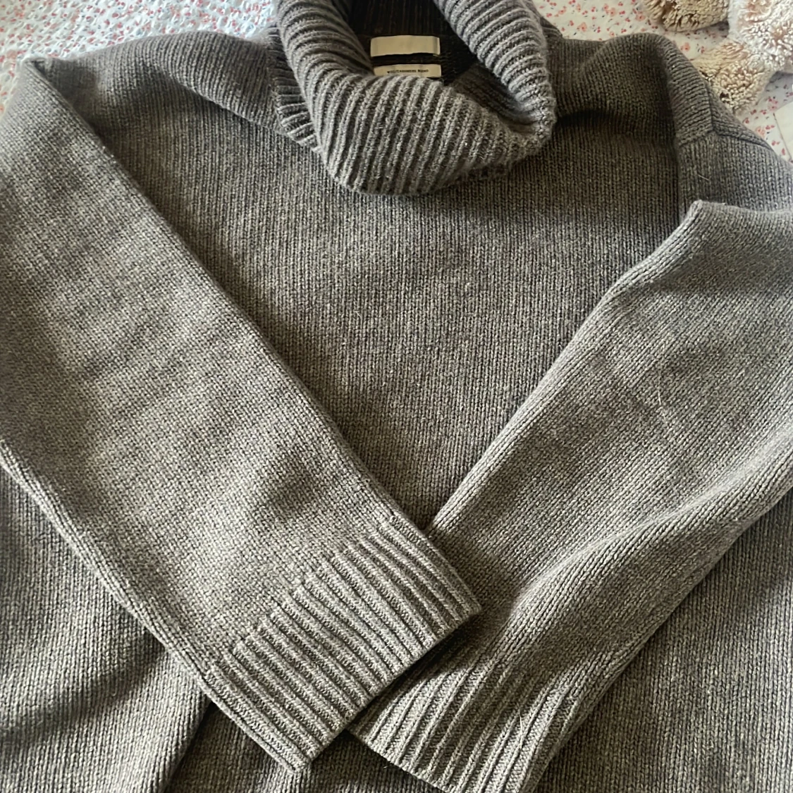 Brun/ grå  polotröja i ull/kashmir från H&M - 2