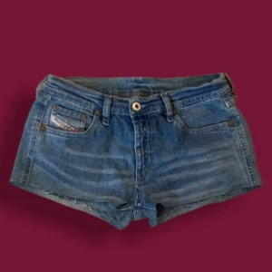 Diesel shorts  - Micro-shorts från Diesel med låg midja. Har gjort dem från ett par jeans men sytt upp kanterna. 