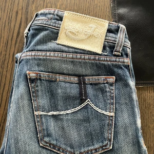 Jacob Cohën blå jeans - BlåJacob Cohën Jeans 👖  Style 622 ✅ W30 ✅ Nypris ca 5500kr 💵  Pris går diskuteras 🤝 Hör av dig vid frågor eller bilder :)