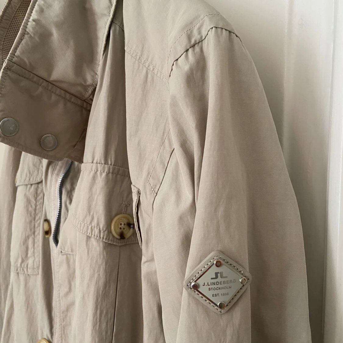 Beige vindjacka från J.Lindeberg - 2