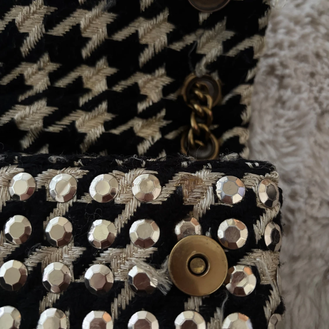 Svart och silver axelväska med kedja - 1