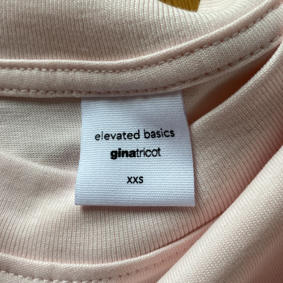 Ljusrosa t-shirt från Gina Tricot - 2