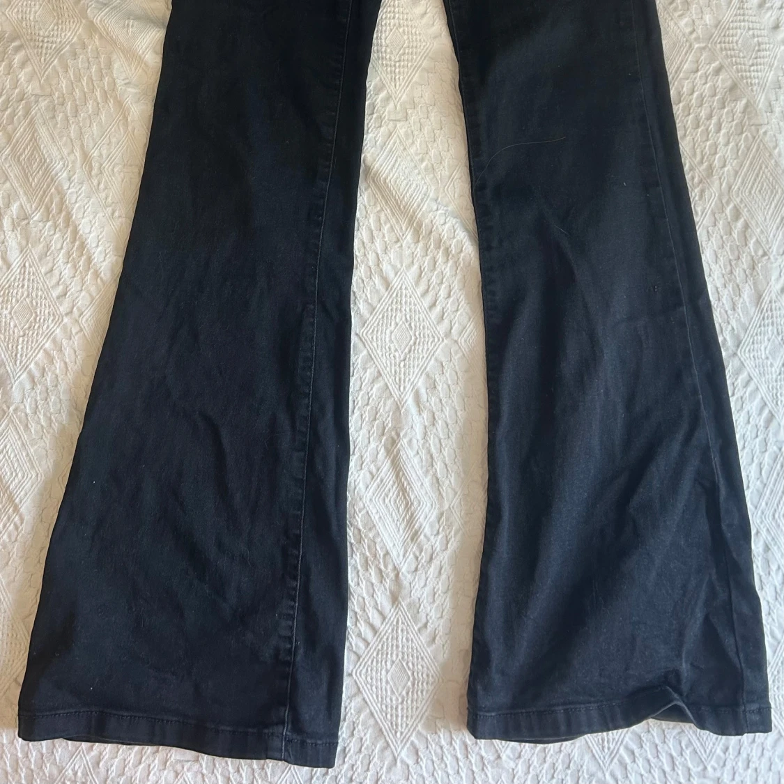 Svarta flare jeans  - 1