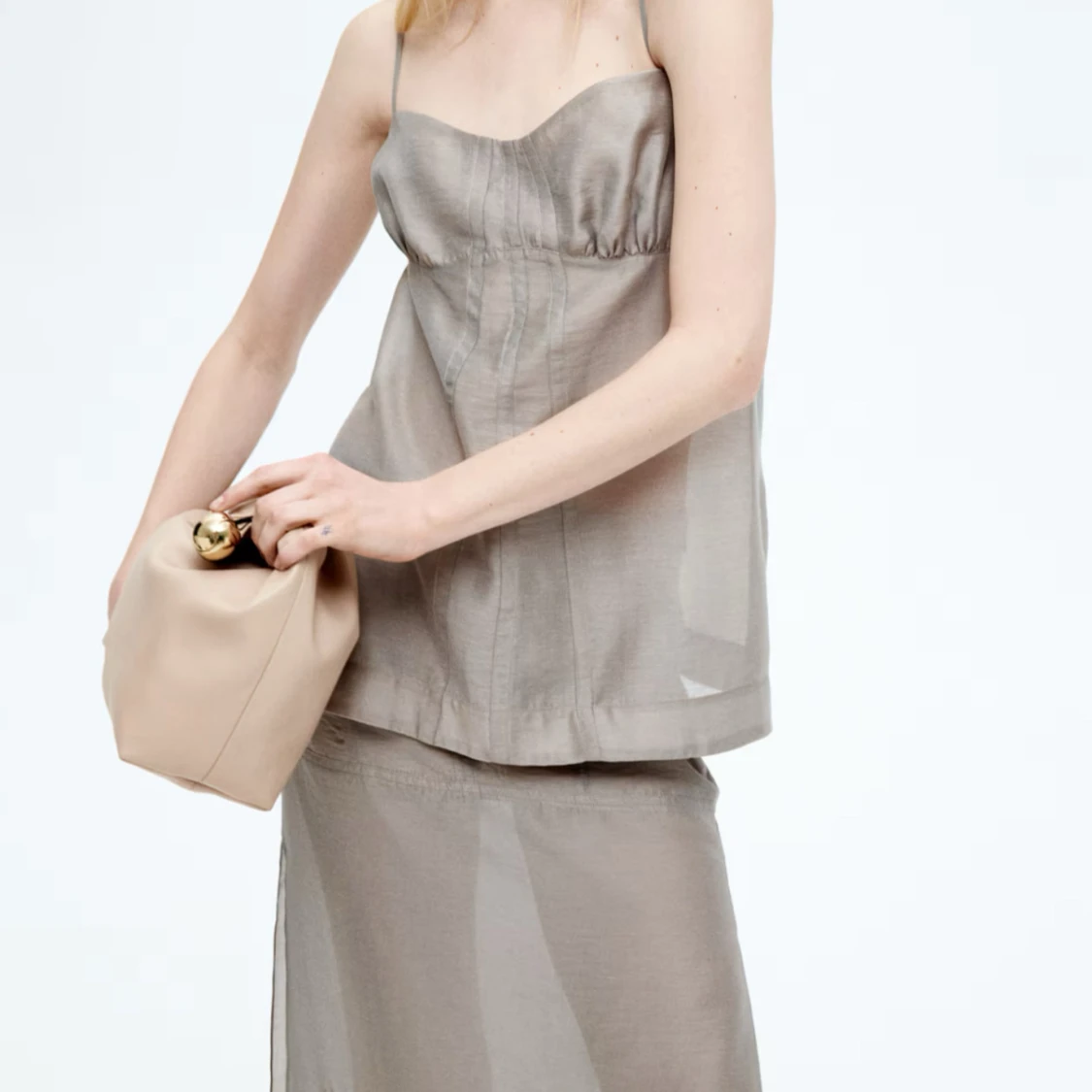 Beige linnetopp med tunna axelband