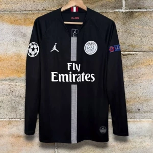 PSG Neymar Jr långärmad matchtröja XL - Svart Neymar Champions league Psg tshirt. Storlek är XL men tröjorna är små i storlekarna så den känns som en L. Oanvänd tröja, säljer då den är för liten för mig.