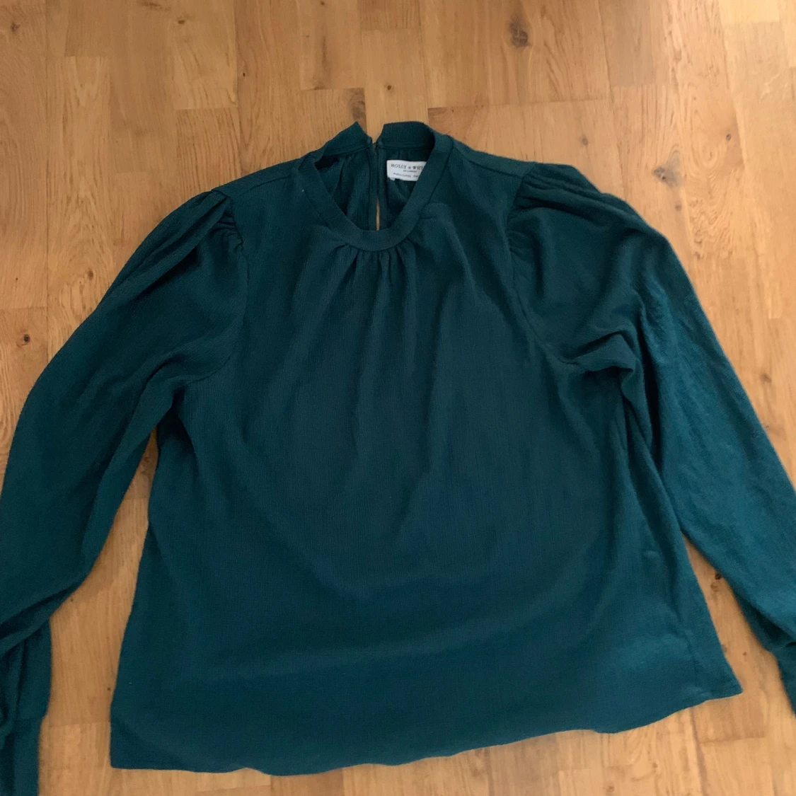 Mörkgrön blus från Holly & Whyte