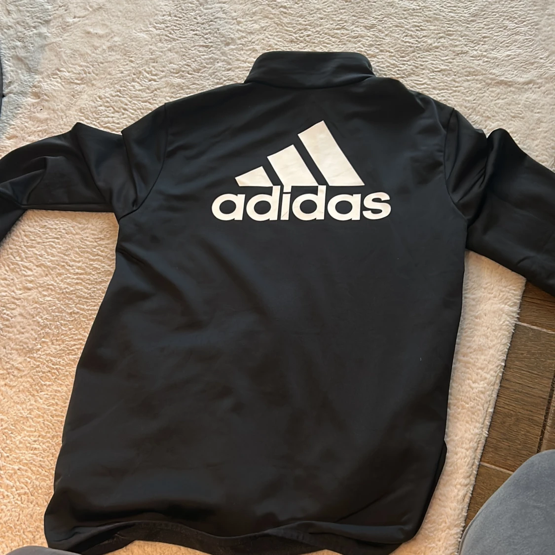 Svarta Adidas träningsbyxor 13/14y  - 4