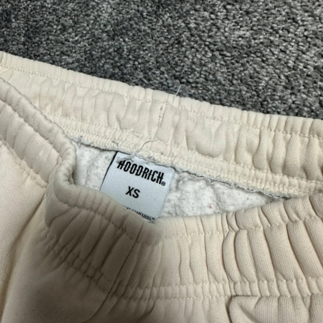 Beige hoodie&byxor från Hoodrich - 3