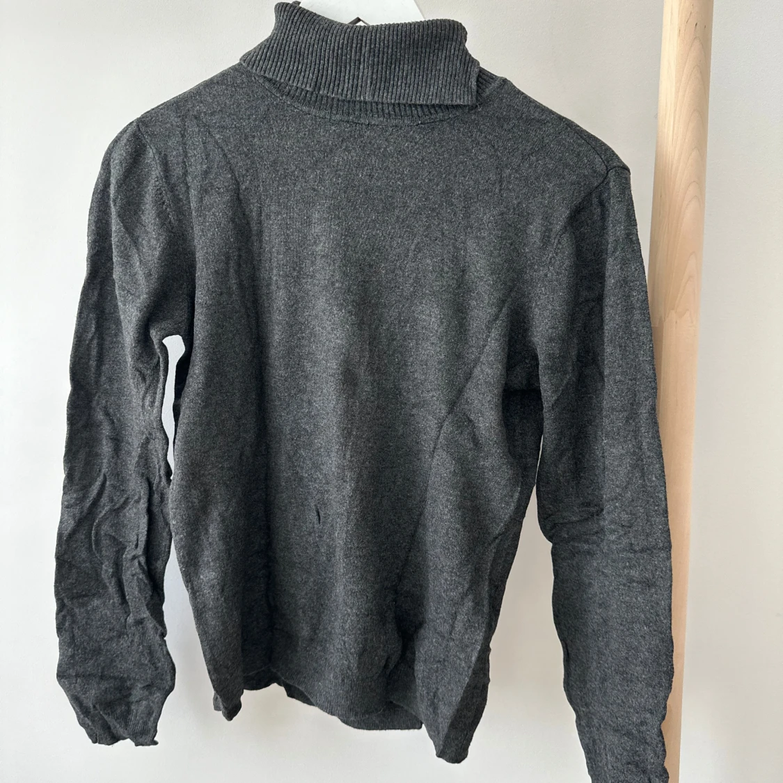 Mörkgrå polotröja från Vero Moda