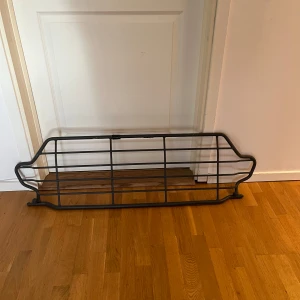 Lastgaller - Ett lastgaller/hundgaller som passar Volvo 945 