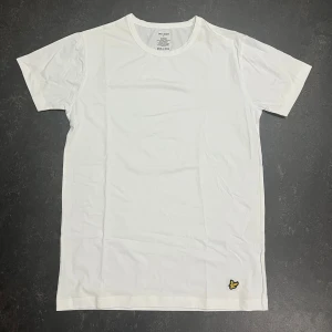  t-shirt från Lyle & Scott - Vit t-shirt från Lyle & Scott Ny ,Stl S