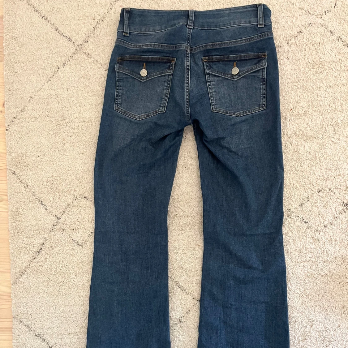 Blå bootcut jeans från Nelly - 1