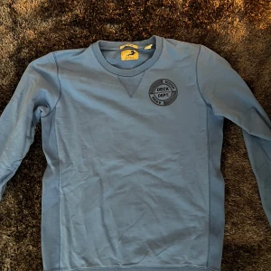 Blå långärmad tröja Scotch & Soda - Säljer en blå långärmad tröja från Scotch & Soda i nyskick. 